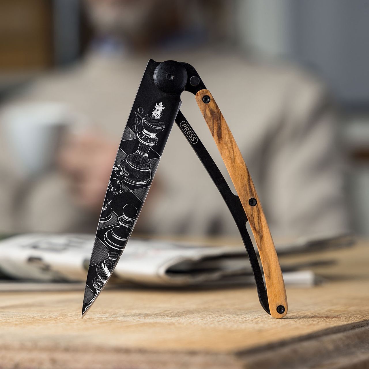 Deejo Taschmesser 37g Wachholderholz Schach