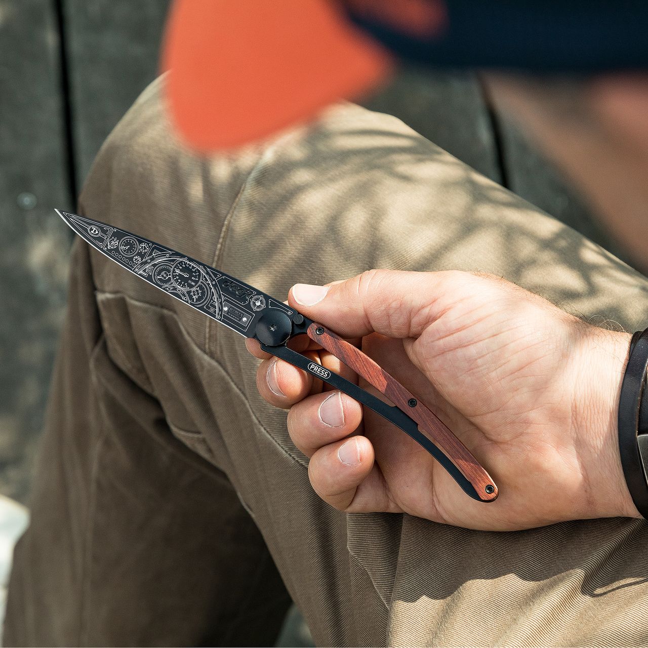 Deejo Taschenmesser 37g Korallenholz Zifferblatt