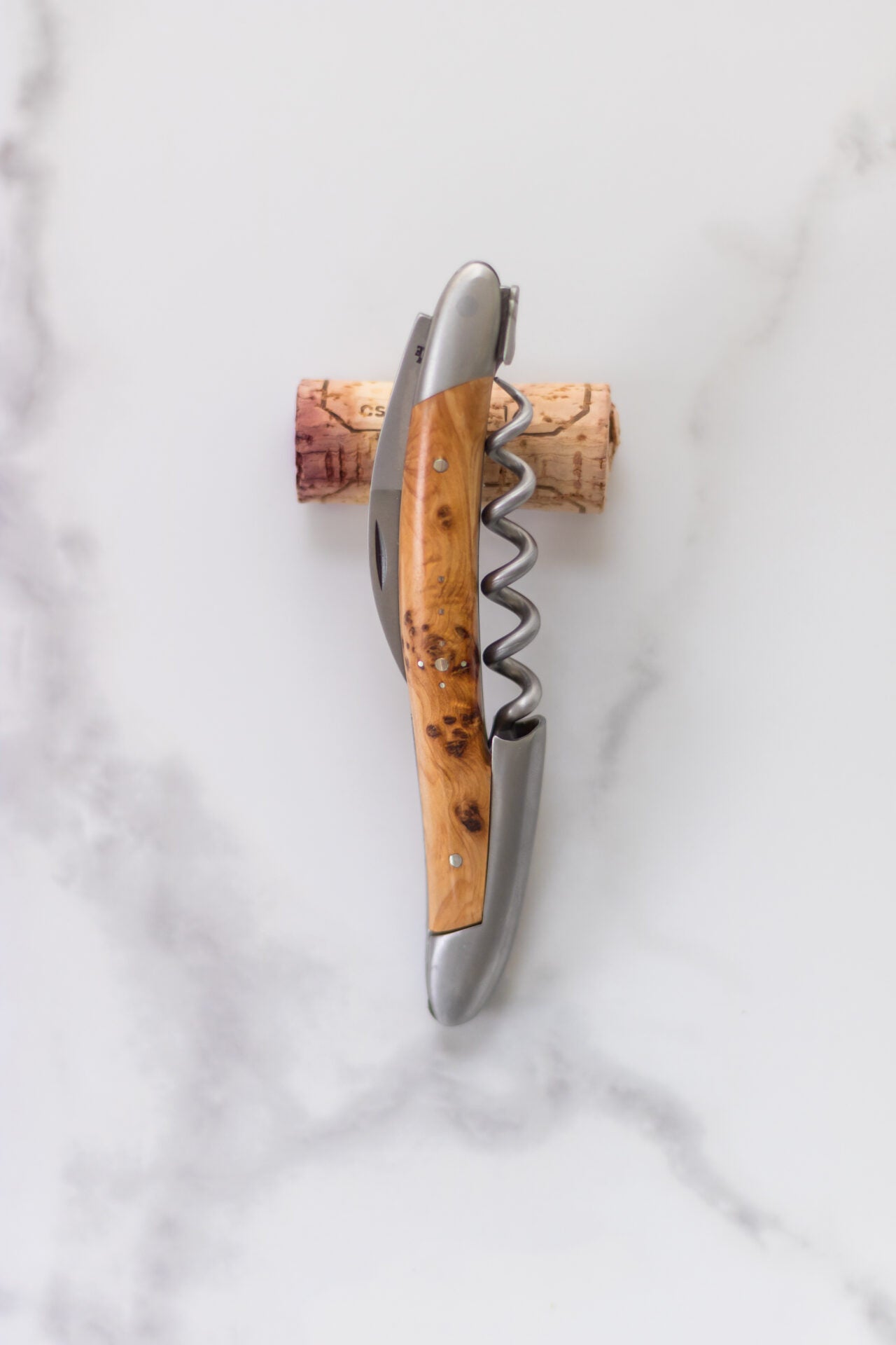 Laguiole Sommelier Messer satiniert mit Griff aus Wachholder