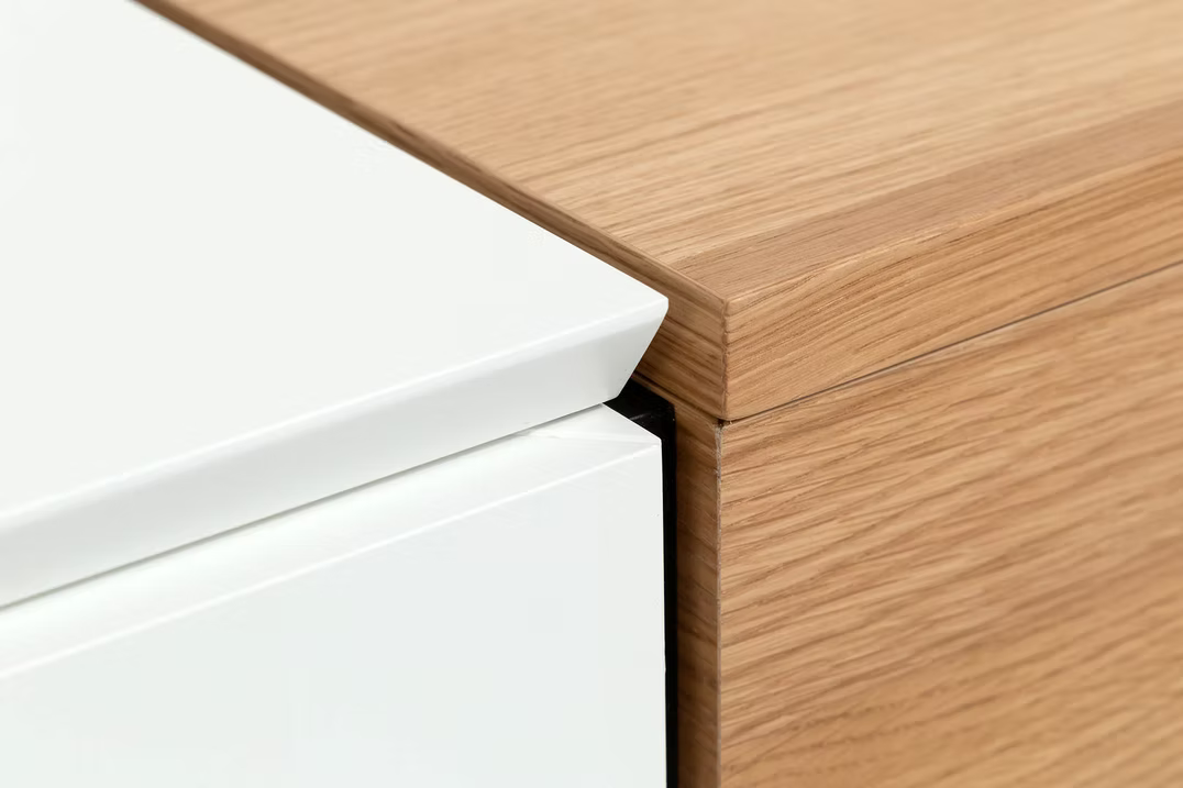 bulbaum "handgemaach" TV-Möbel "zwei en haalef mäta"